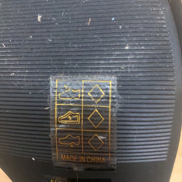 Size 7 black heels - Picture 3 of 4